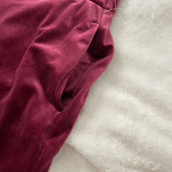 Old Navy cranberry velvet mid-rise pants - Picture 5 of 6